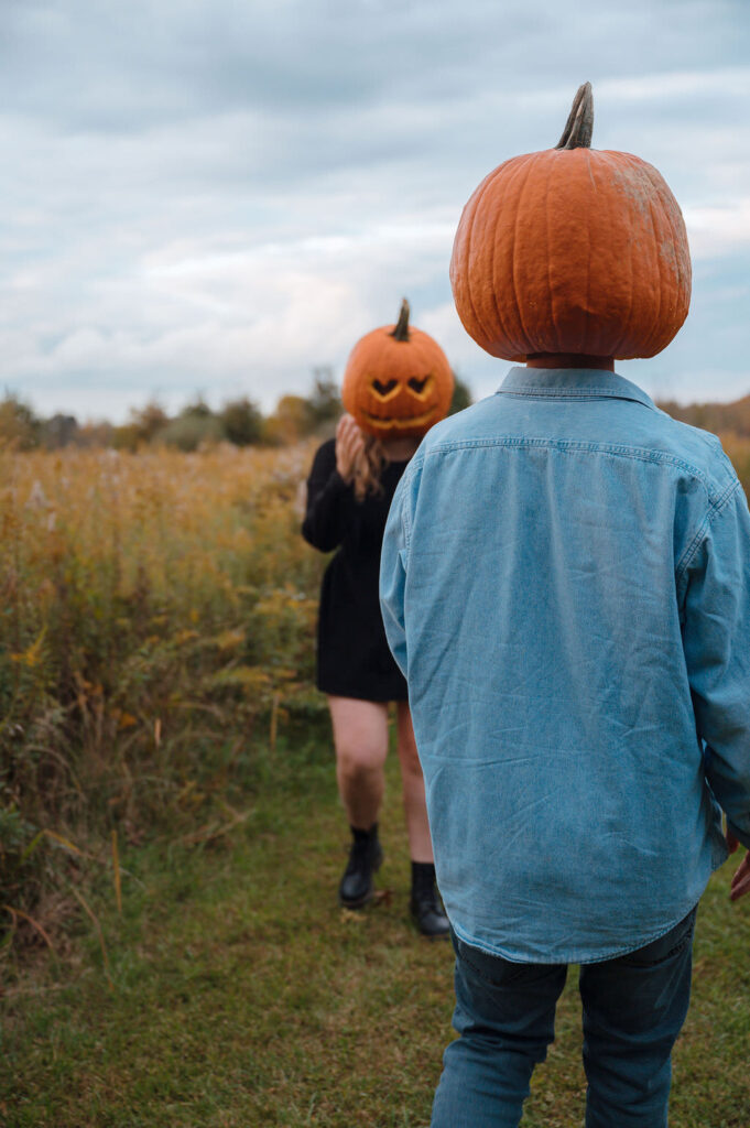 halloween photoshoot ideas for couples1
