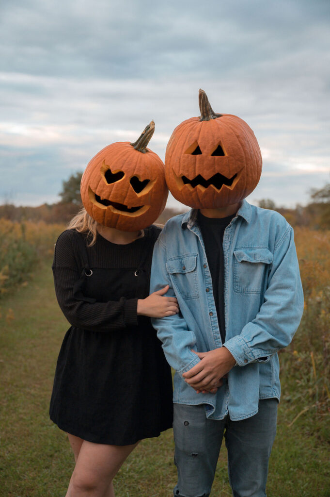 halloween photoshoot ideas for couples1