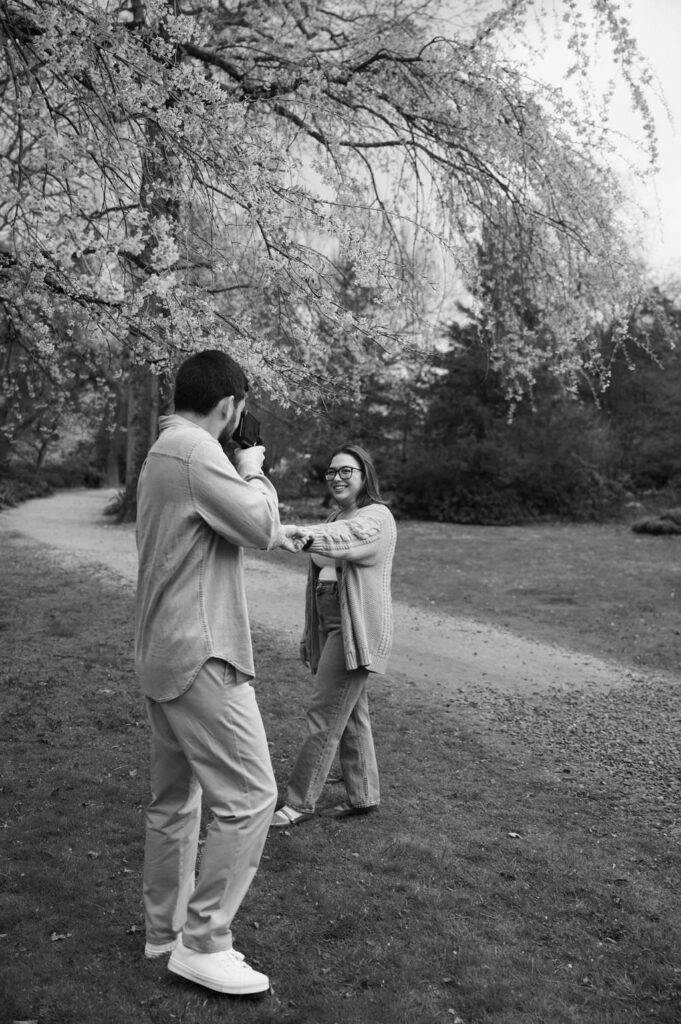 laurelwood arboretum engagement photos