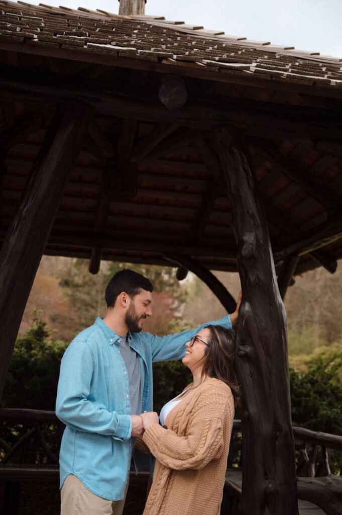 laurelwood arboretum engagement photos